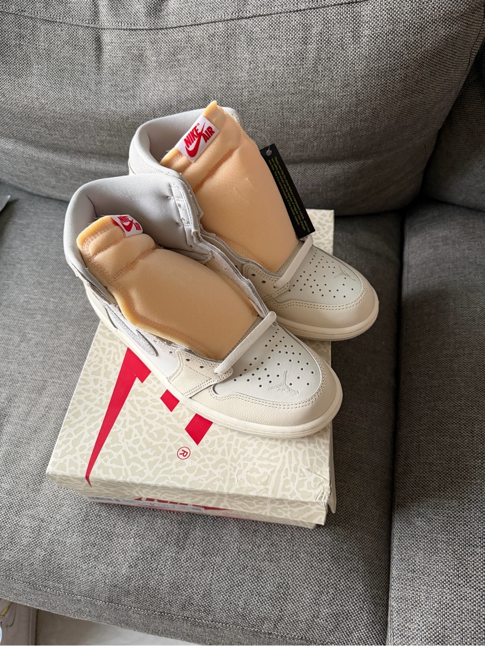 Air Jordan 1 Retro High OG - Picture 4 of 6